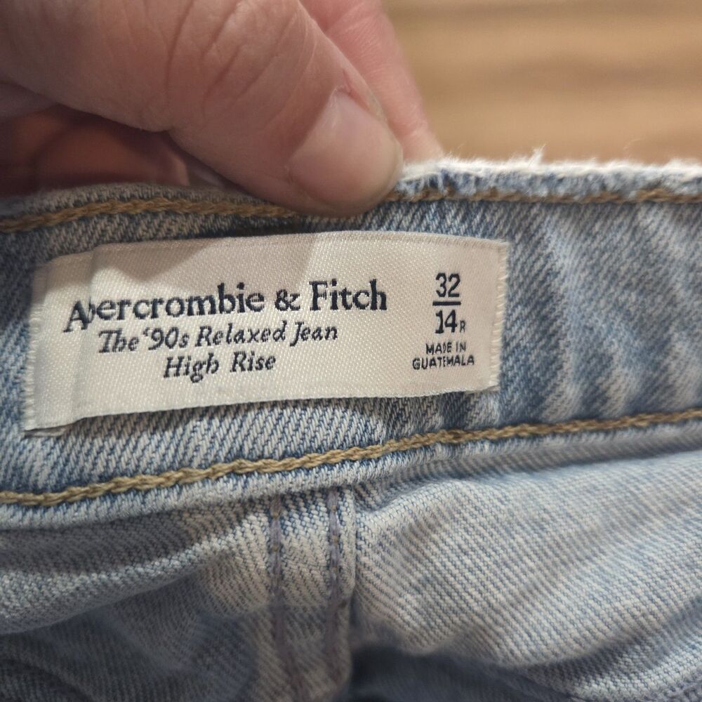 Abercrombie & Fitch The 90s Relaxed Jean High Rise 32 14R Light Wash